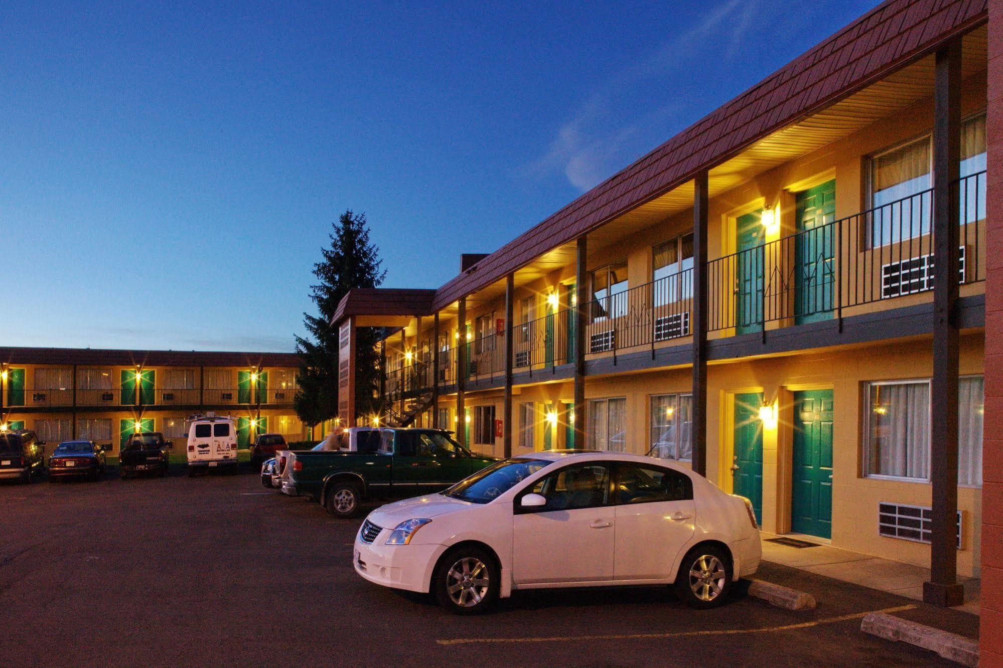 Tiki Lodge Motel สโปแคน ภายนอก รูปภาพ